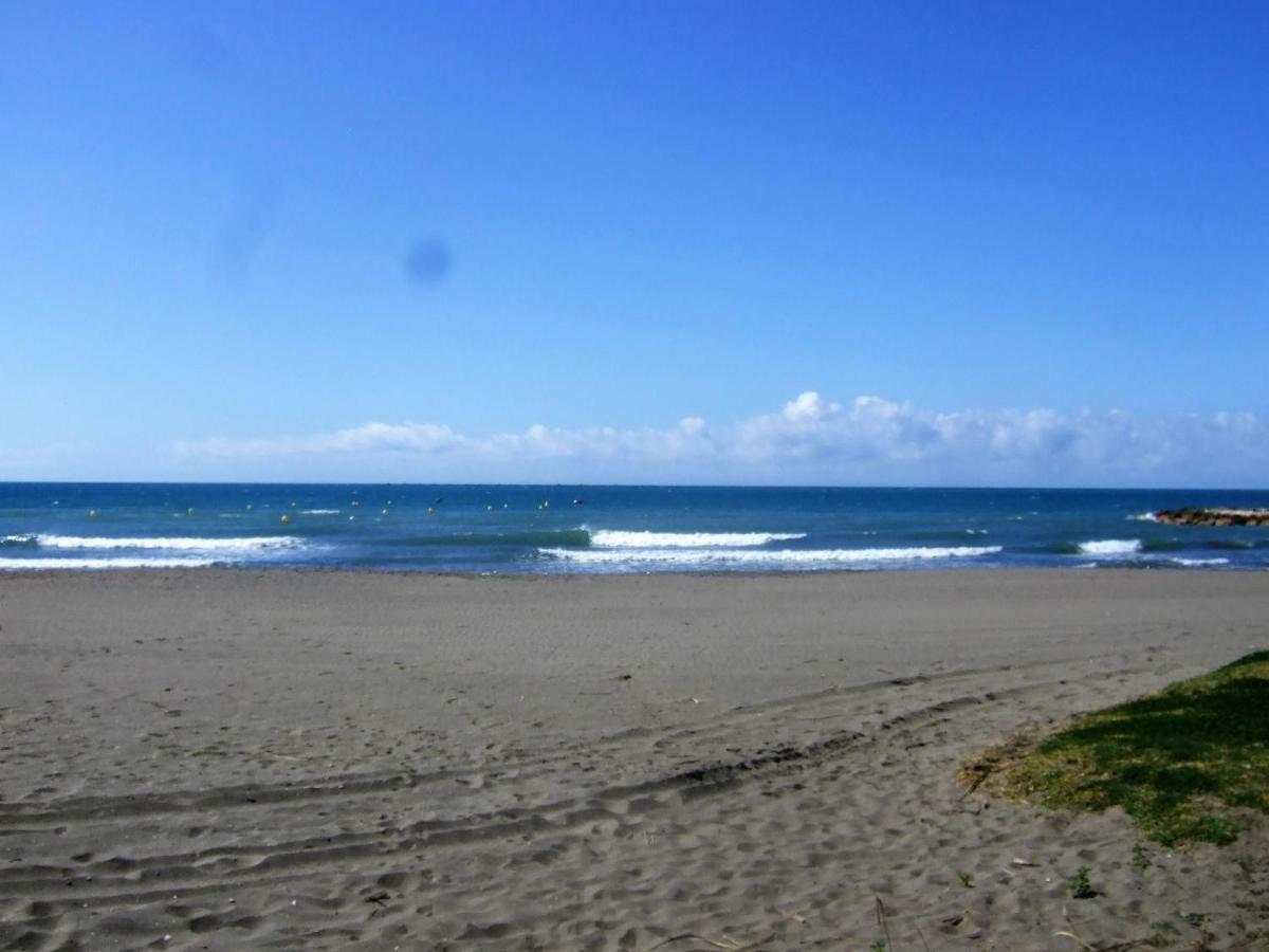 Beachfront House Малага Екстериор снимка