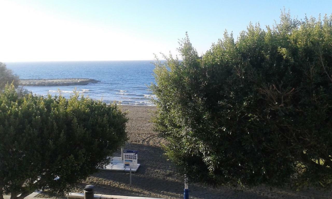 Beachfront House Малага Екстериор снимка