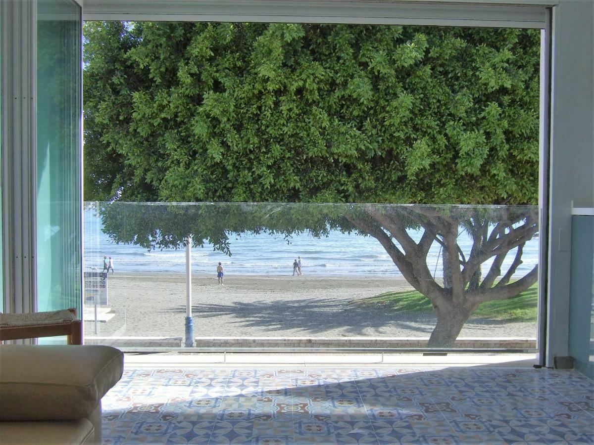 Beachfront House Малага Екстериор снимка